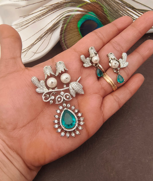 Pendent with eartops