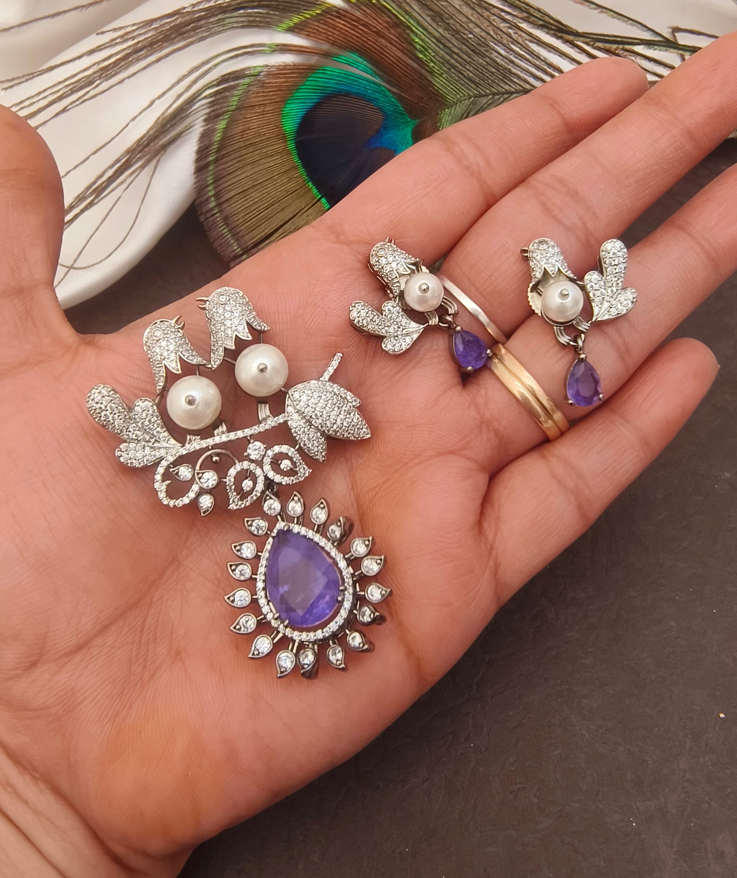Pendent with eartops